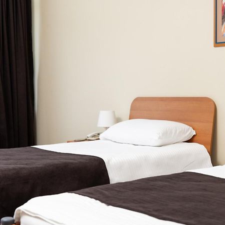 Hotel Luxor Pristina Buitenkant foto