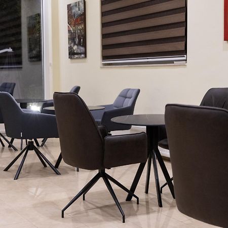 Hotel Luxor Pristina Buitenkant foto