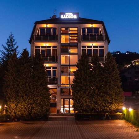 Hotel Luxor Pristina Buitenkant foto