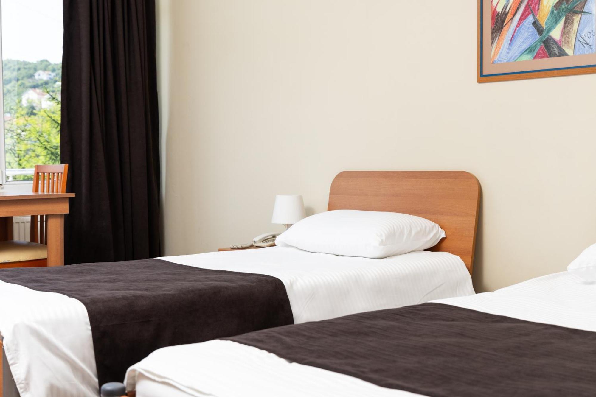 Hotel Luxor Pristina Buitenkant foto