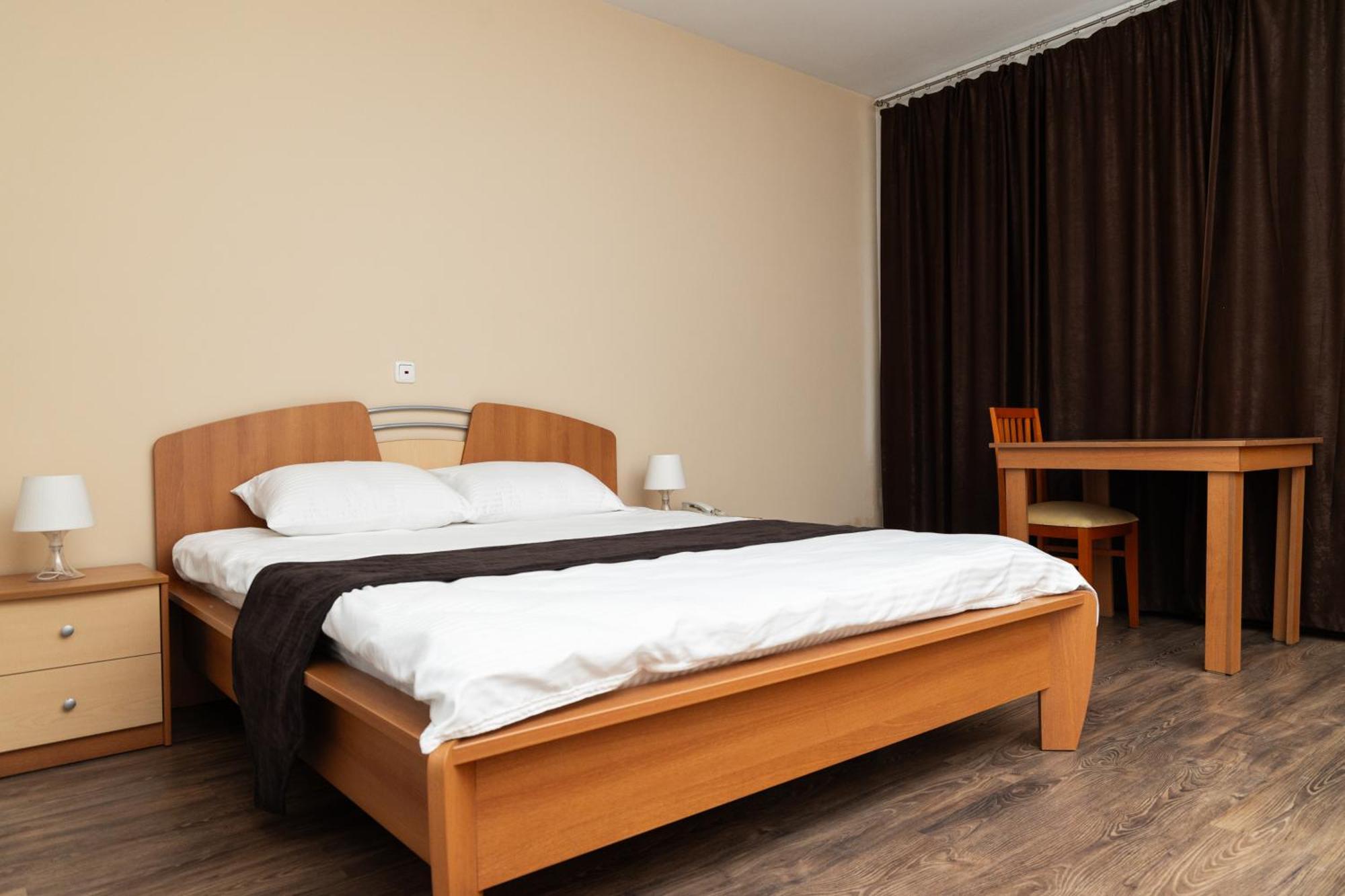 Hotel Luxor Pristina Buitenkant foto