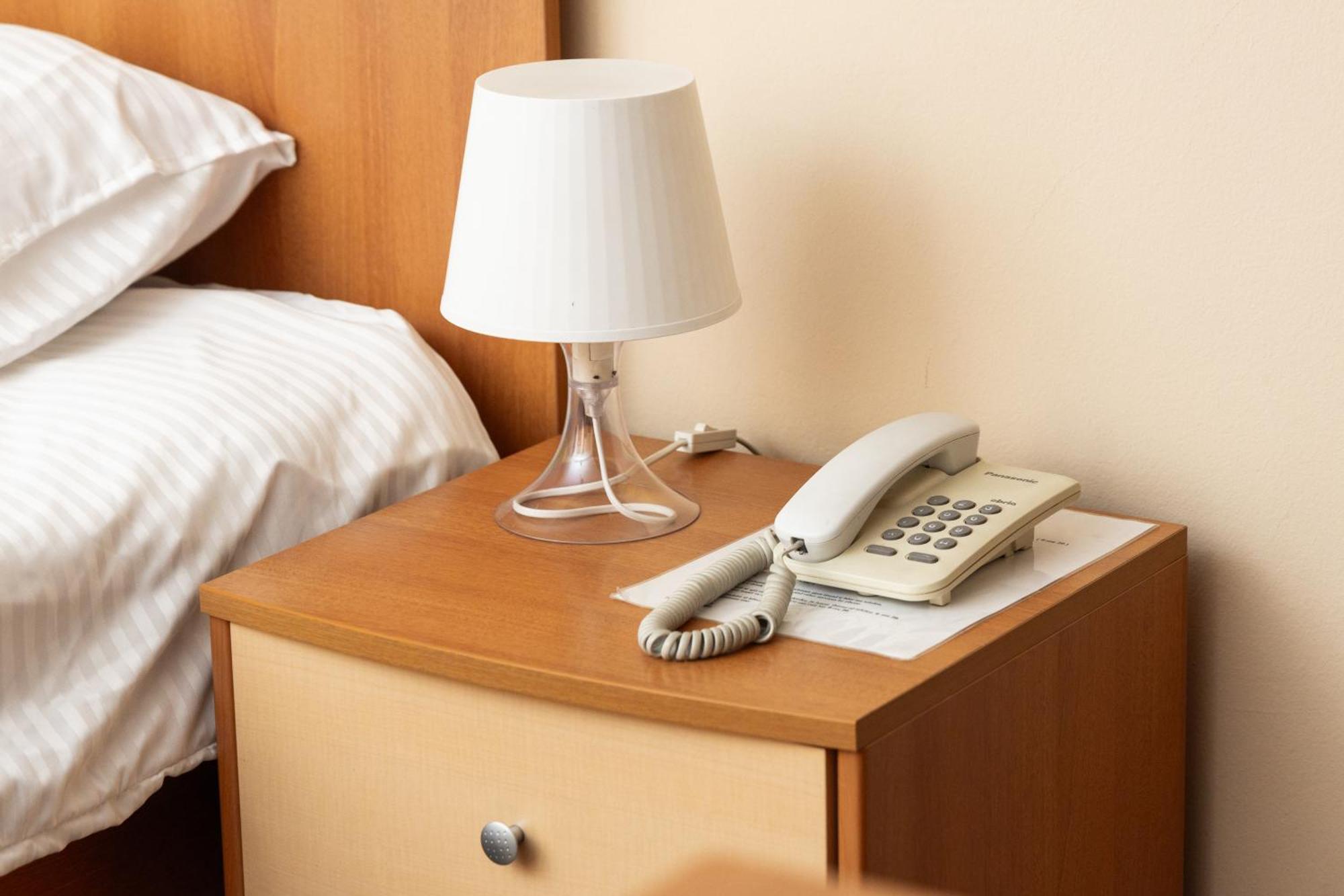 Hotel Luxor Pristina Buitenkant foto