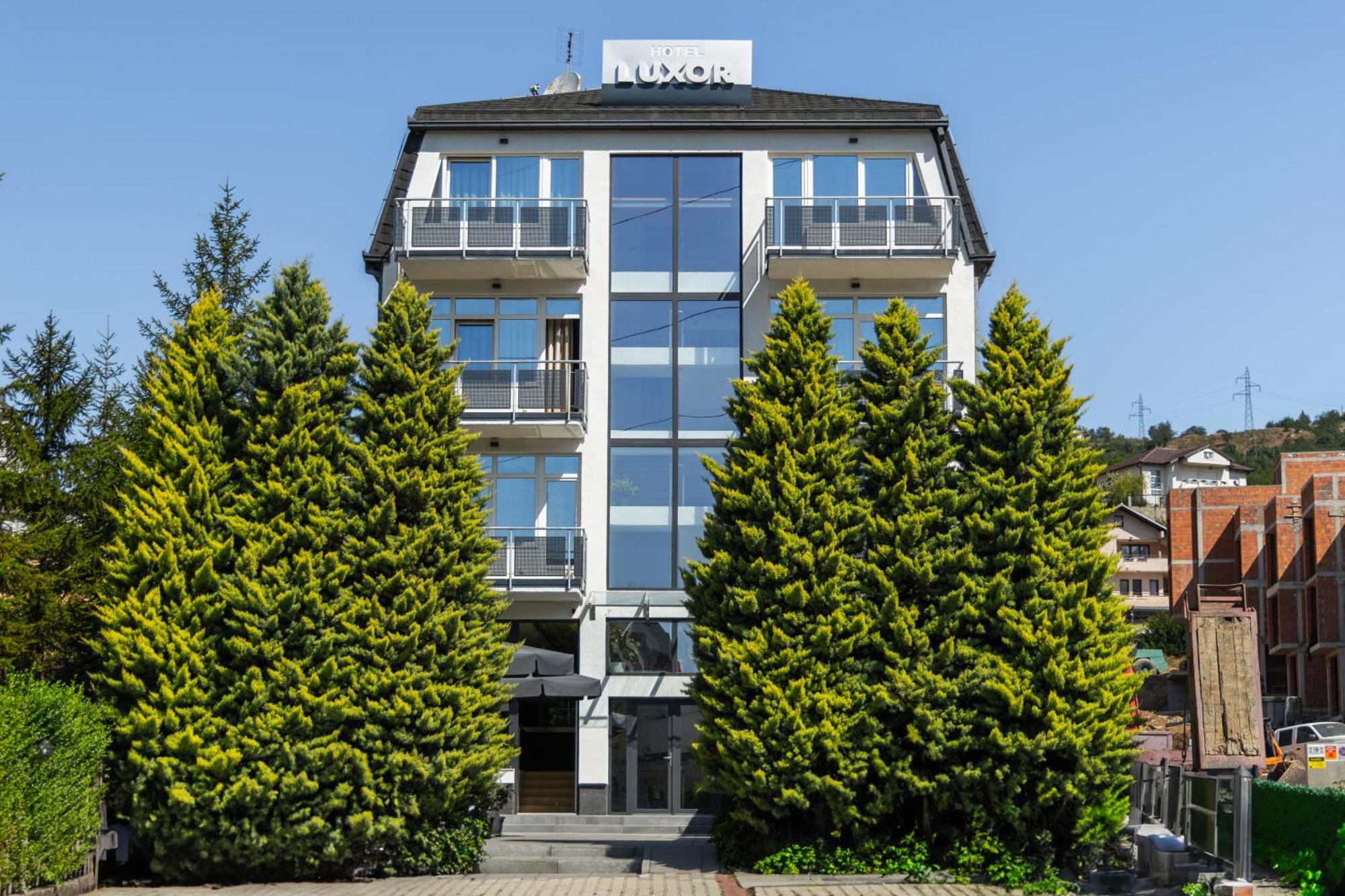 Hotel Luxor Pristina Buitenkant foto