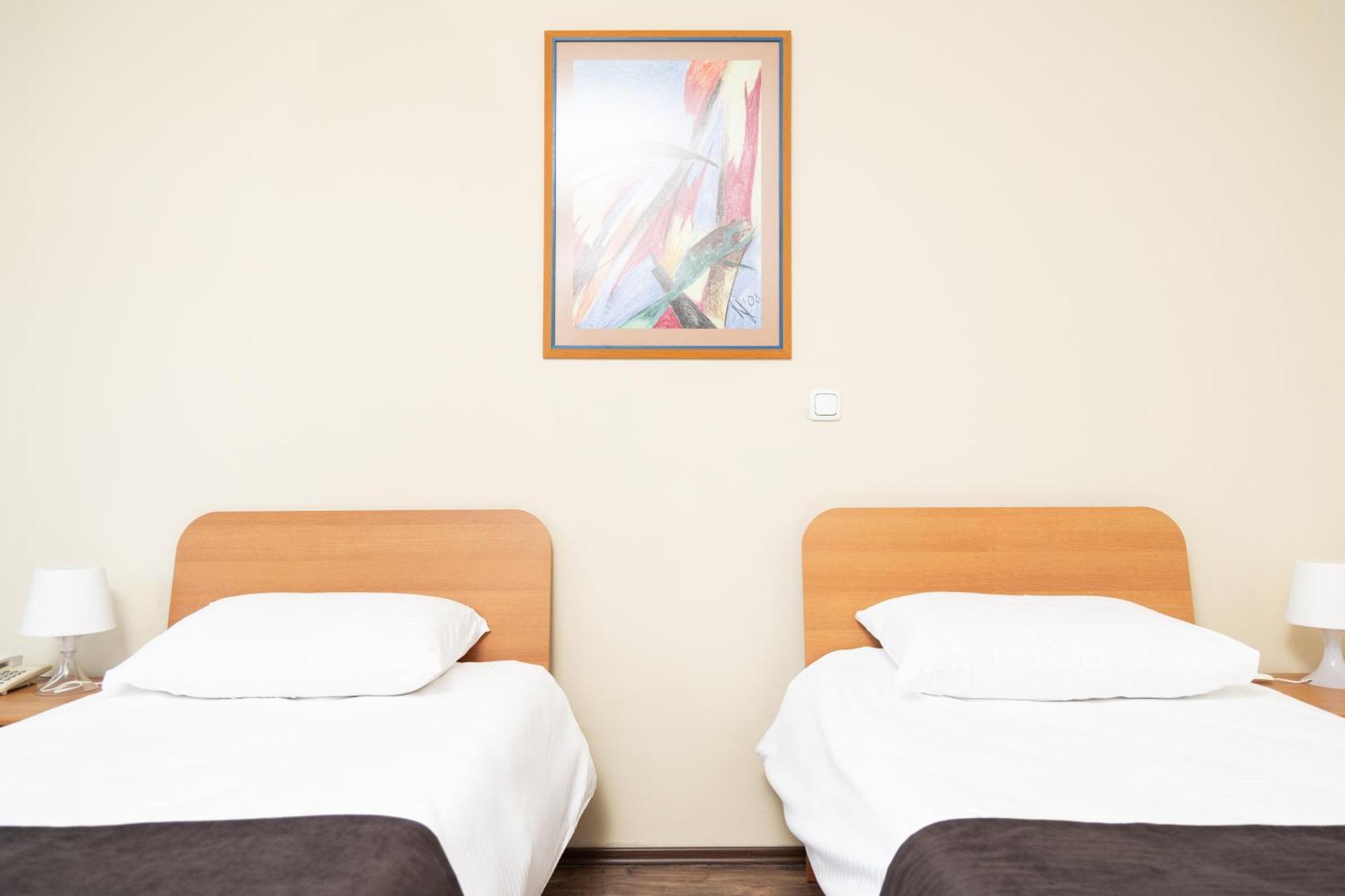 Hotel Luxor Pristina Buitenkant foto