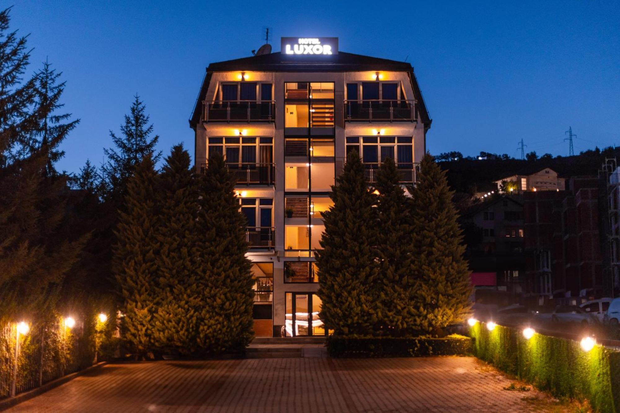 Hotel Luxor Pristina Buitenkant foto